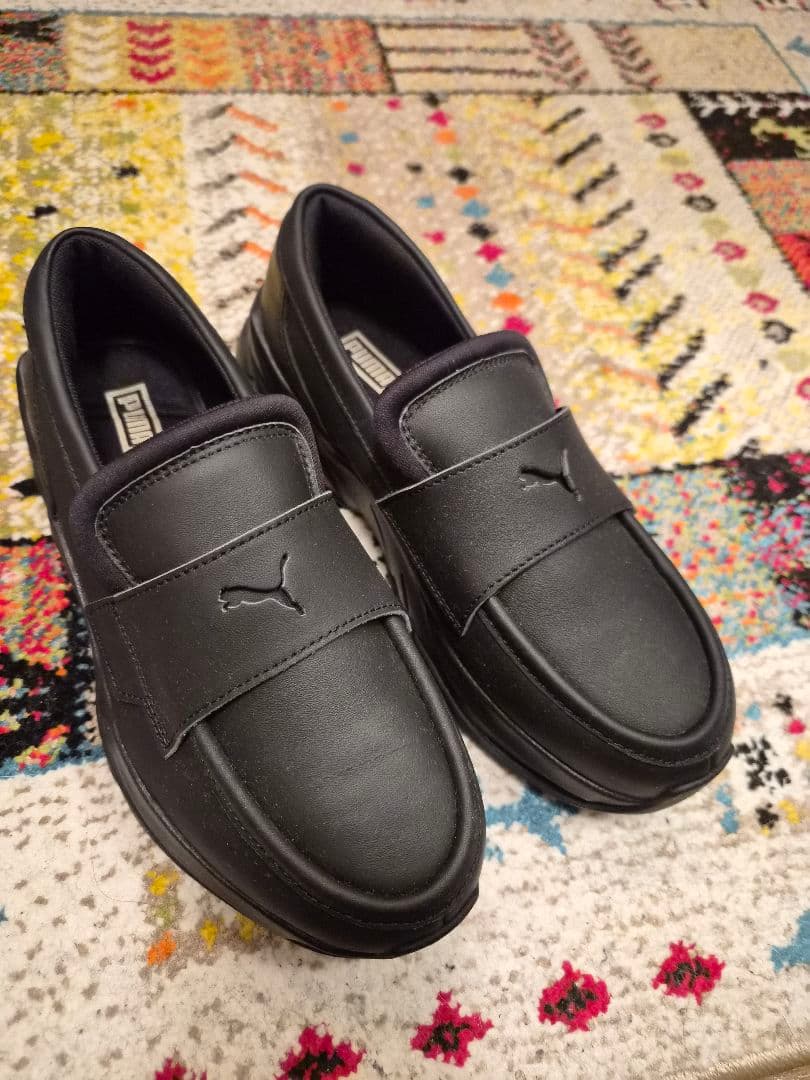 PUMA ブラック ローファー スニーカー