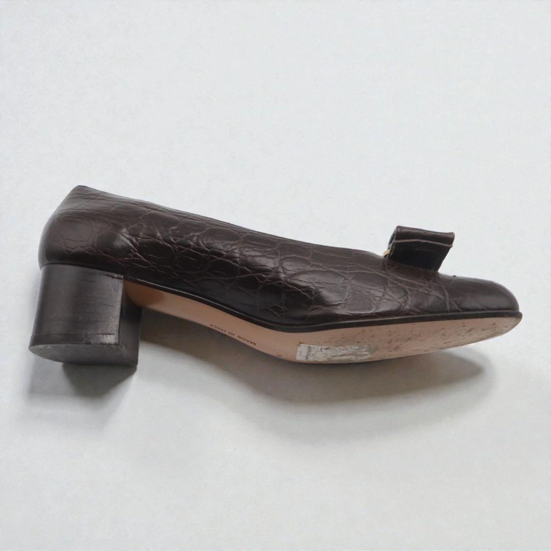 サルバトーレフェラガモ　パンプス　ブラウン　型押し　ブラウン