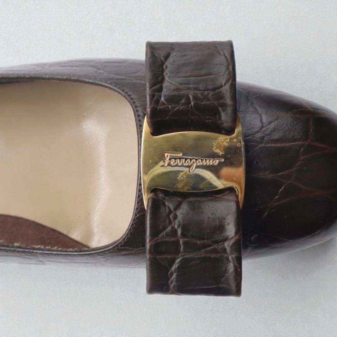 サルバトーレフェラガモ　パンプス　ブラウン　型押し　ブラウン