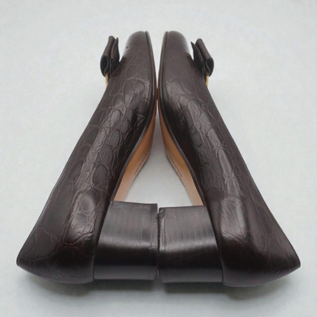 サルバトーレフェラガモ　パンプス　ブラウン　型押し　ブラウン