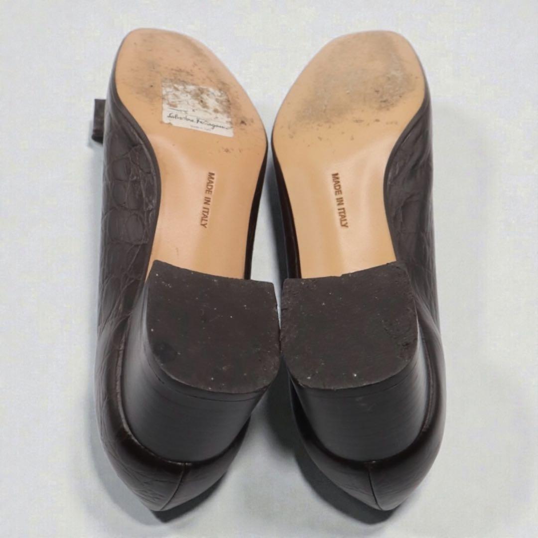 サルバトーレフェラガモ　パンプス　ブラウン　型押し　ブラウン