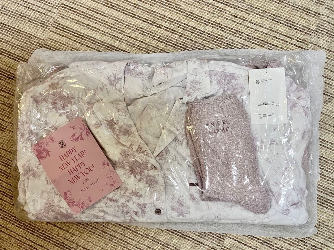 新品　抜き取り無　スナイデルホーム 2025 福袋 カーデ　パジャマ上下　靴下入