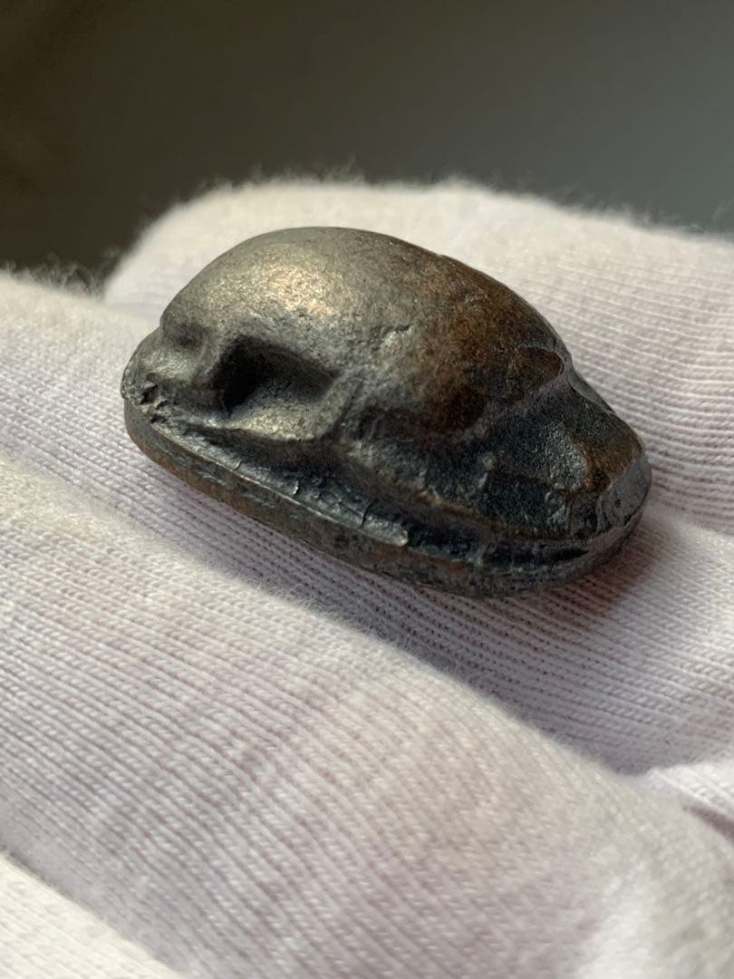 古代エジプト　副葬品　銅製スカラベ　ファイアン　ガンダーラ　ウシャブティ　出土