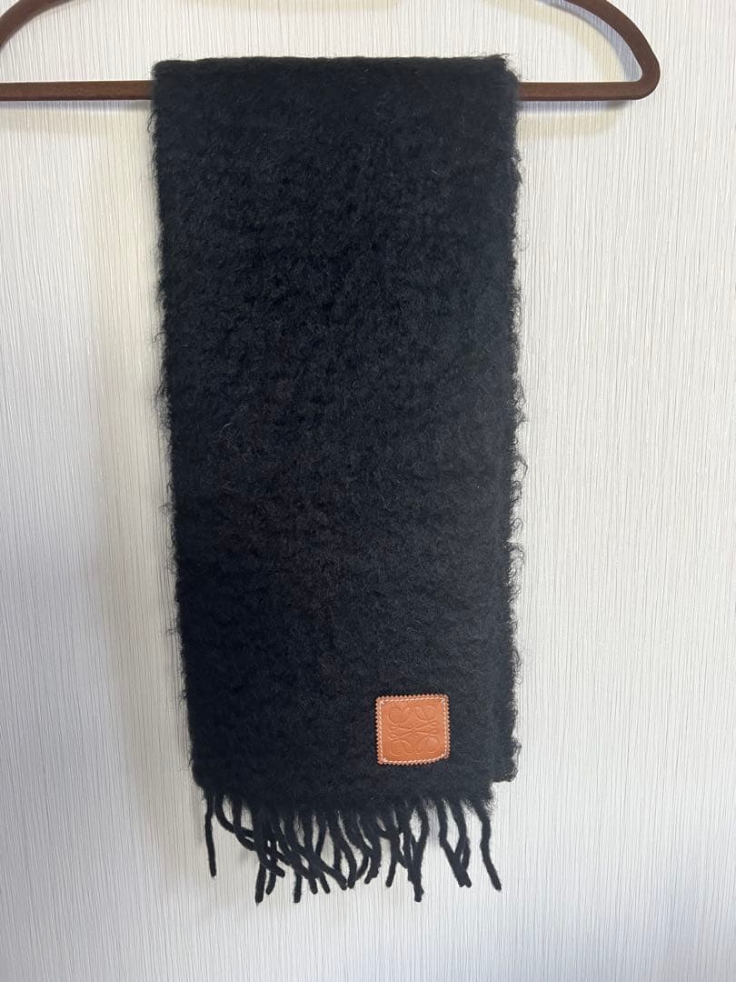 LOEWE ブラック マフラー フリンジ付き