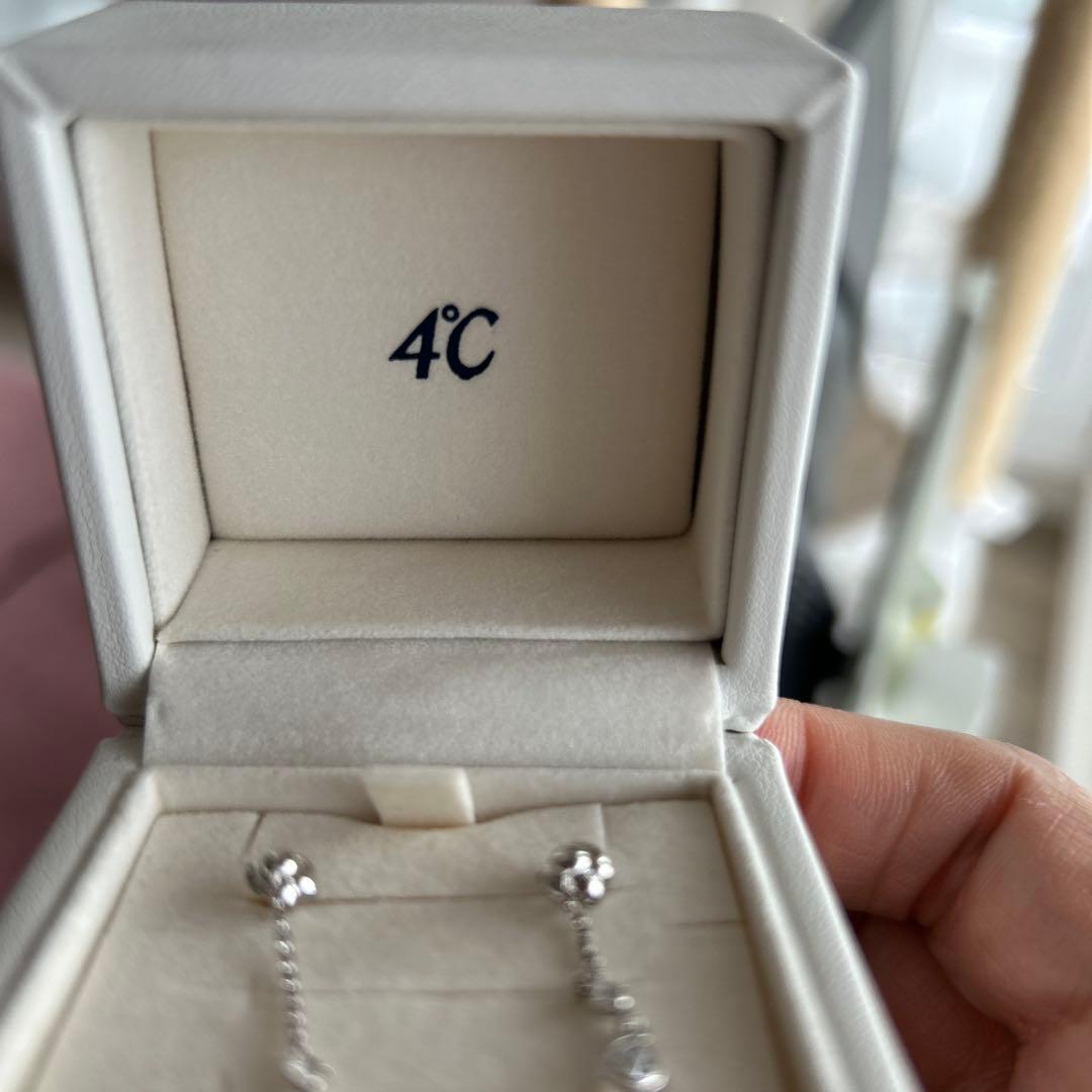 4°C ホワイトゴールドピアス