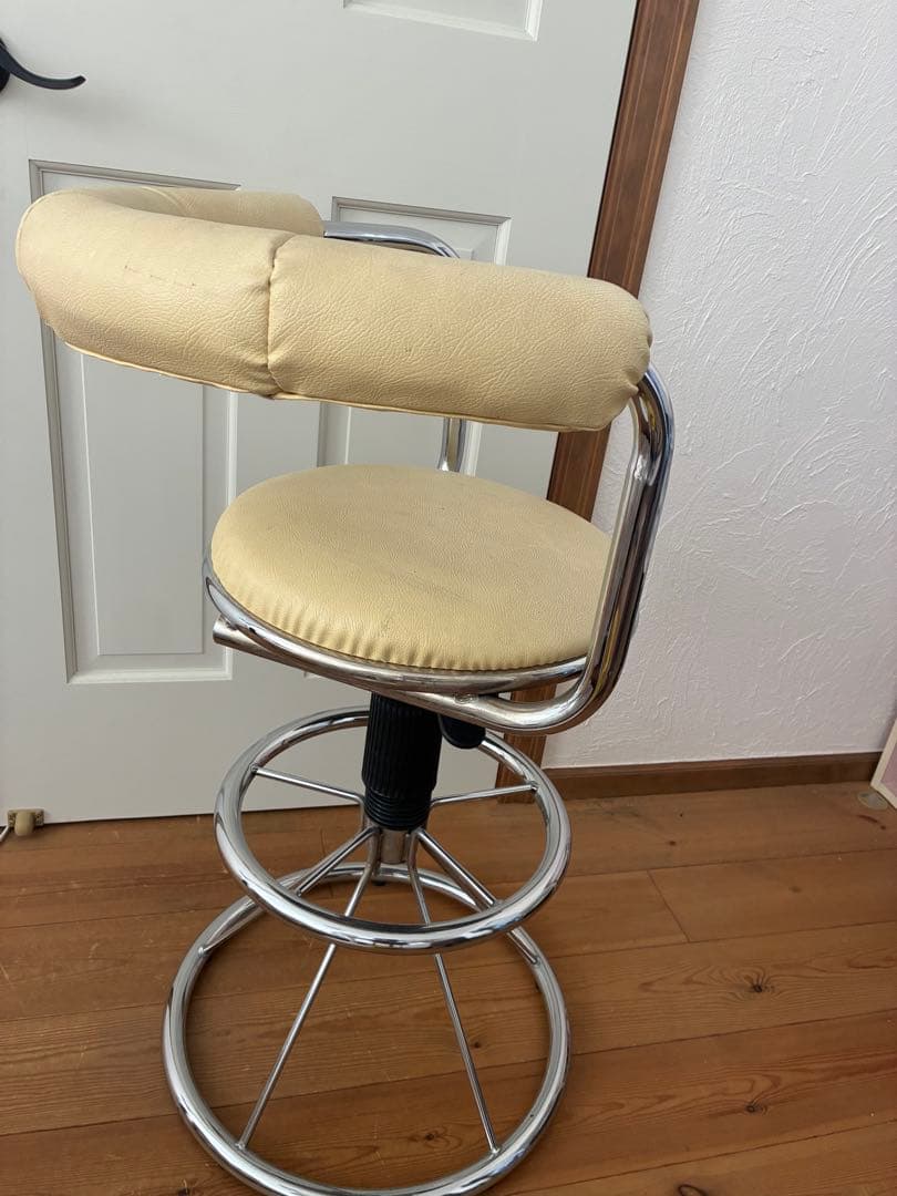 クリーム色 バースツール 高さ調整機能付き