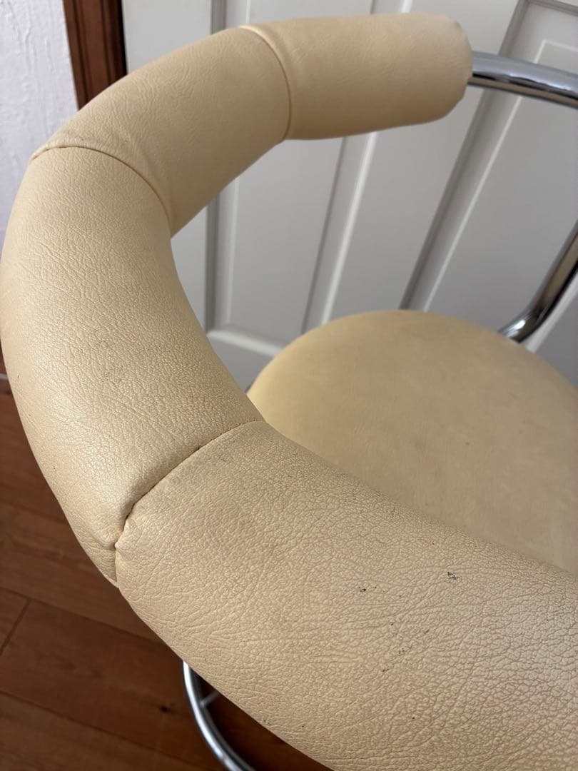 クリーム色 バースツール 高さ調整機能付き