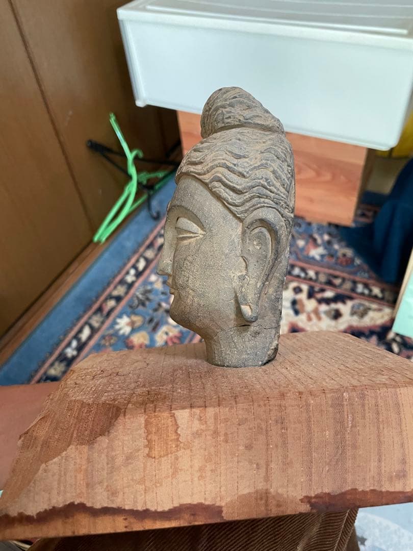石製 仏像の頭部 置物 木製台座付き 約15cm