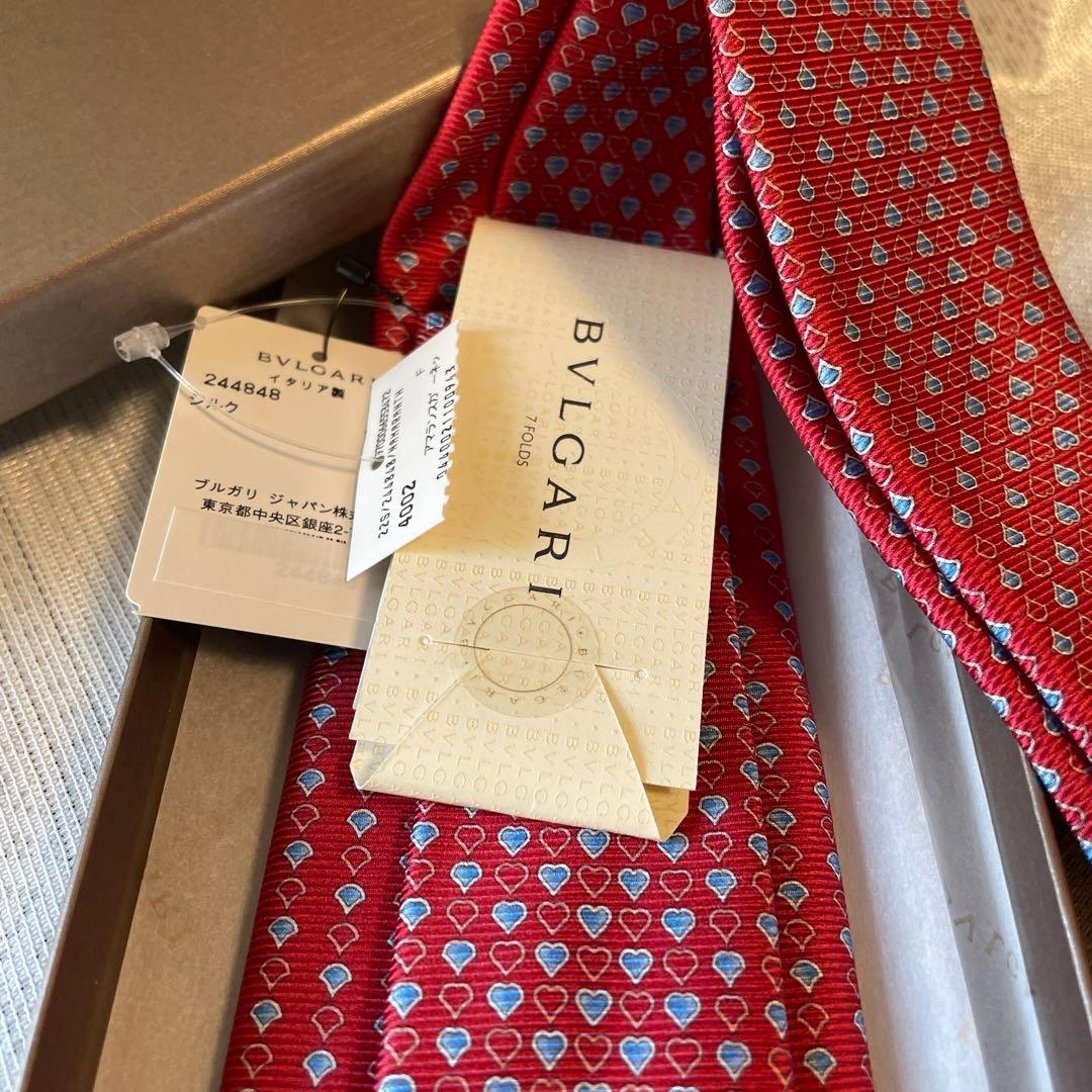 新品 BVLGARI ブルガリ ネクタイ ハート柄 赤 箱、袋付き　タグ付き