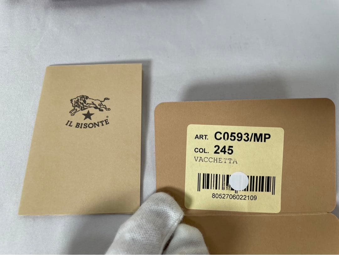 未使用 IL BISONTE イルビゾンテ 三つ折り財布 レザー コンパクト