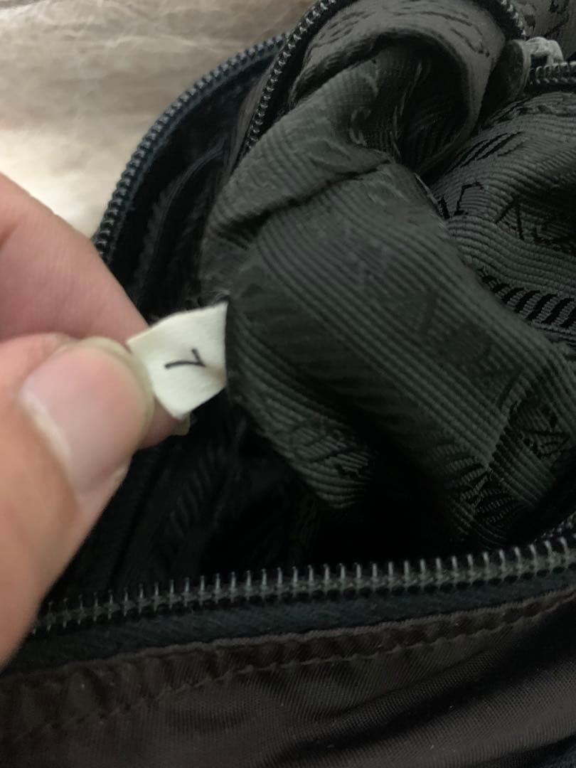 PRADA ナイロン　ショルダーバッグ　ブラウンカラー