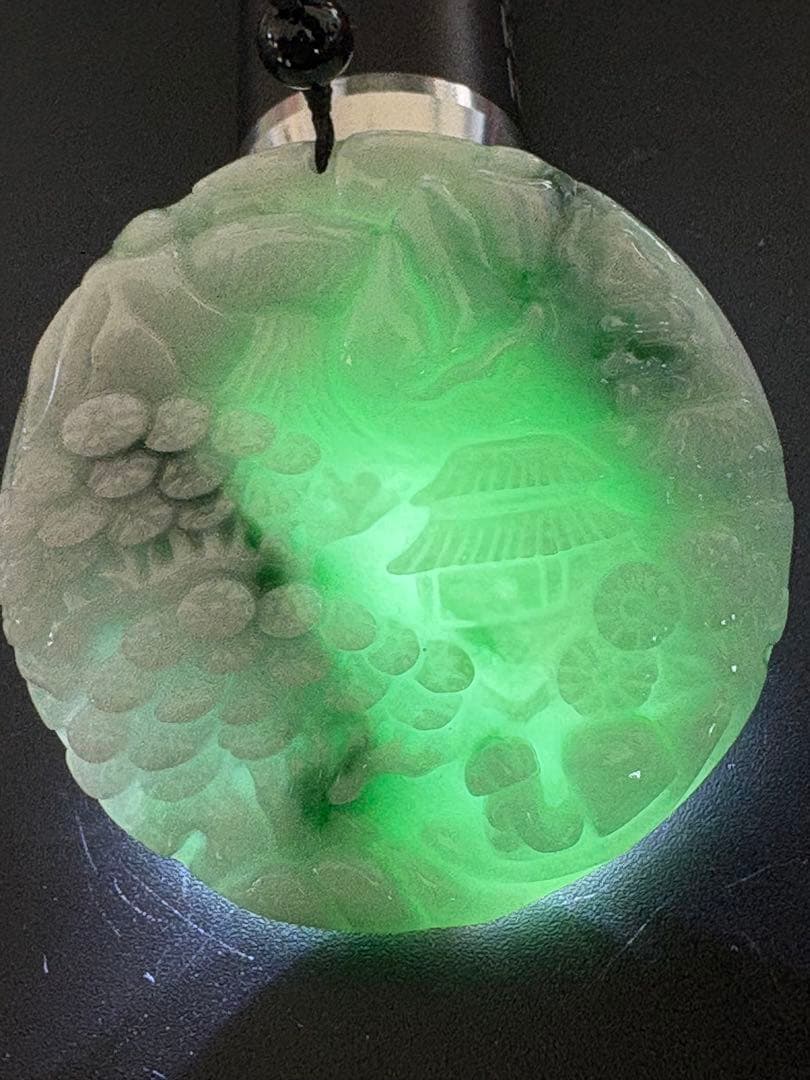 ❤️精巧に　両面彫刻された山水✳買い得　ペンダント　高品質A 天然本翡翠　無処理