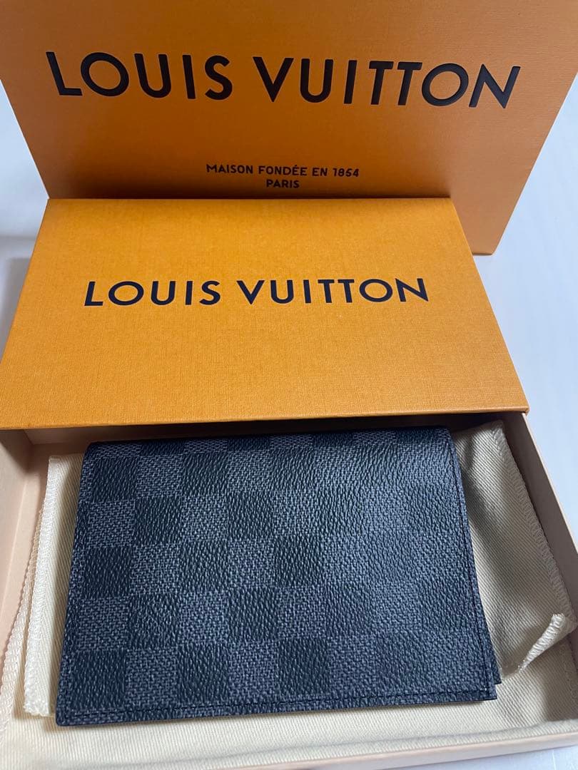 ルイヴィトンダミエグラフィット　パスポートケース