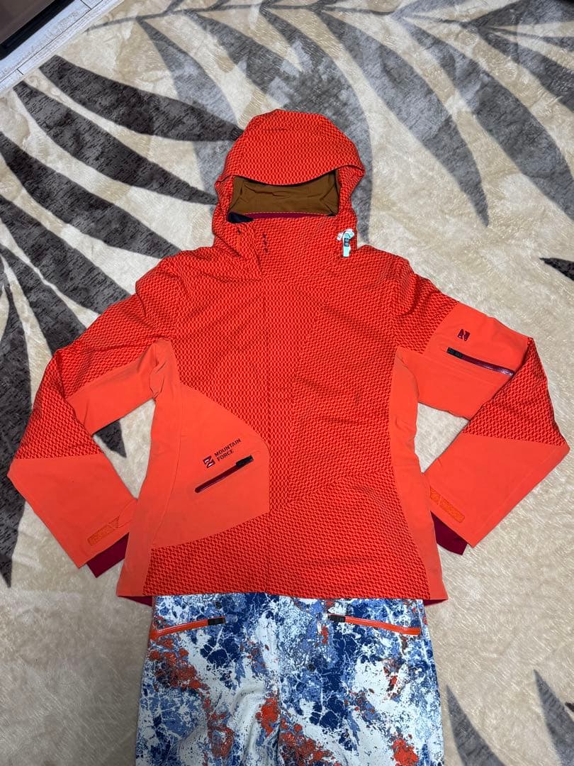 美品】レディース　スキーウェア　マウンテンフォース