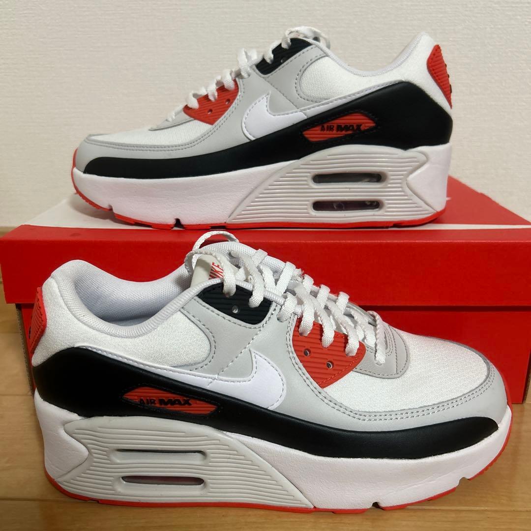 NIKE ウィメンズ　AIR MAX 90 LV8 24cm