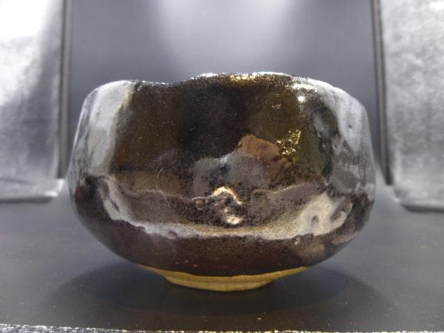 楽吉左衛門　十二代弘入　黒茶碗／共箱・共布／銘「鉢木」／表千家十四代　而妙斎極め