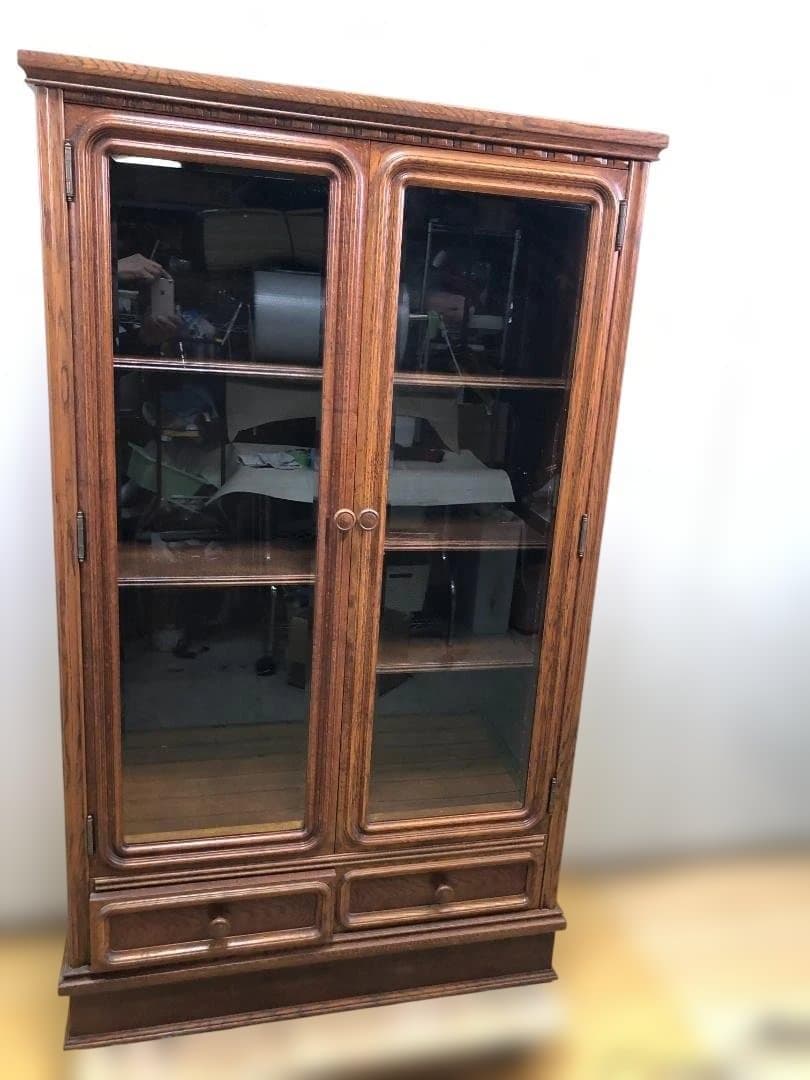 送料無料 高級家具 アンティーク調 木製ガラスキャビネット 飾り棚 251214