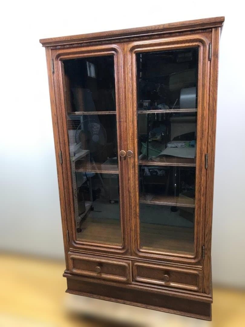 送料無料 高級家具 アンティーク調 木製ガラスキャビネット 飾り棚 251214