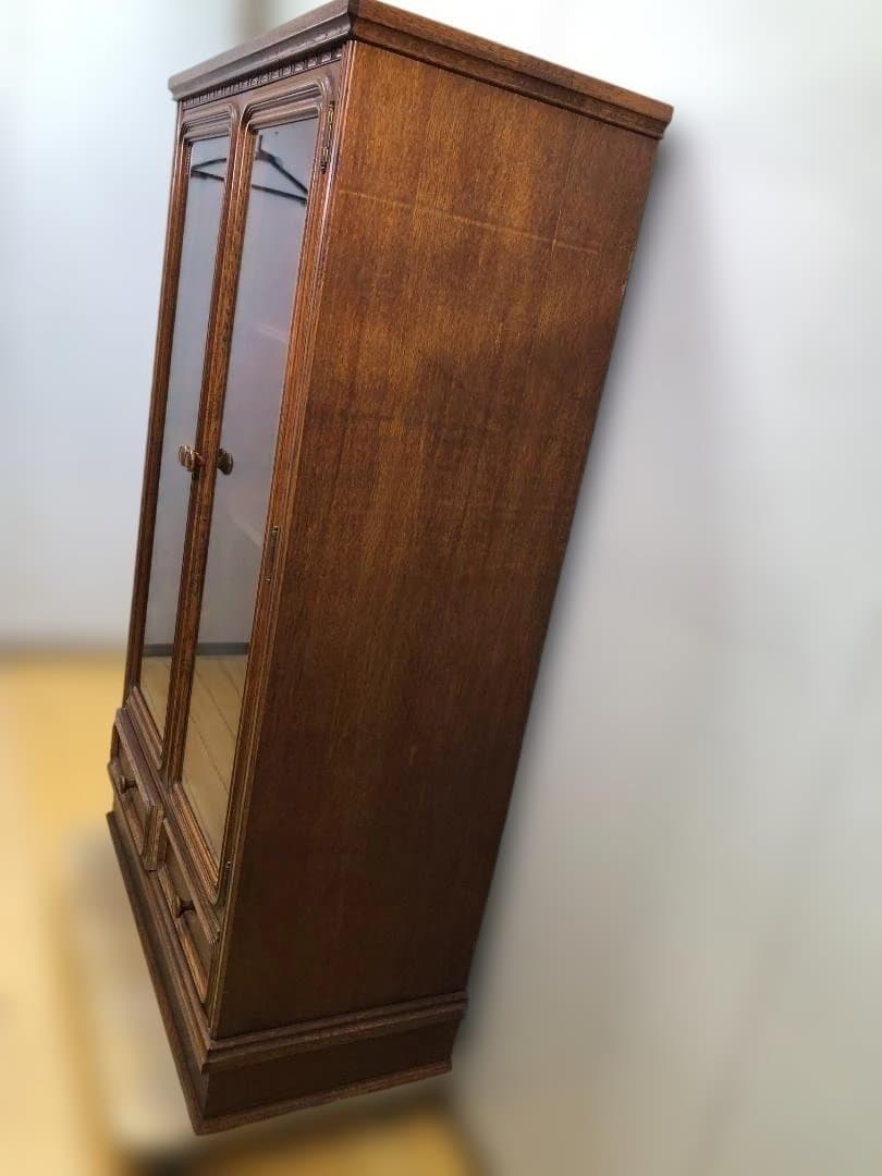 送料無料 高級家具 アンティーク調 木製ガラスキャビネット 飾り棚 251214