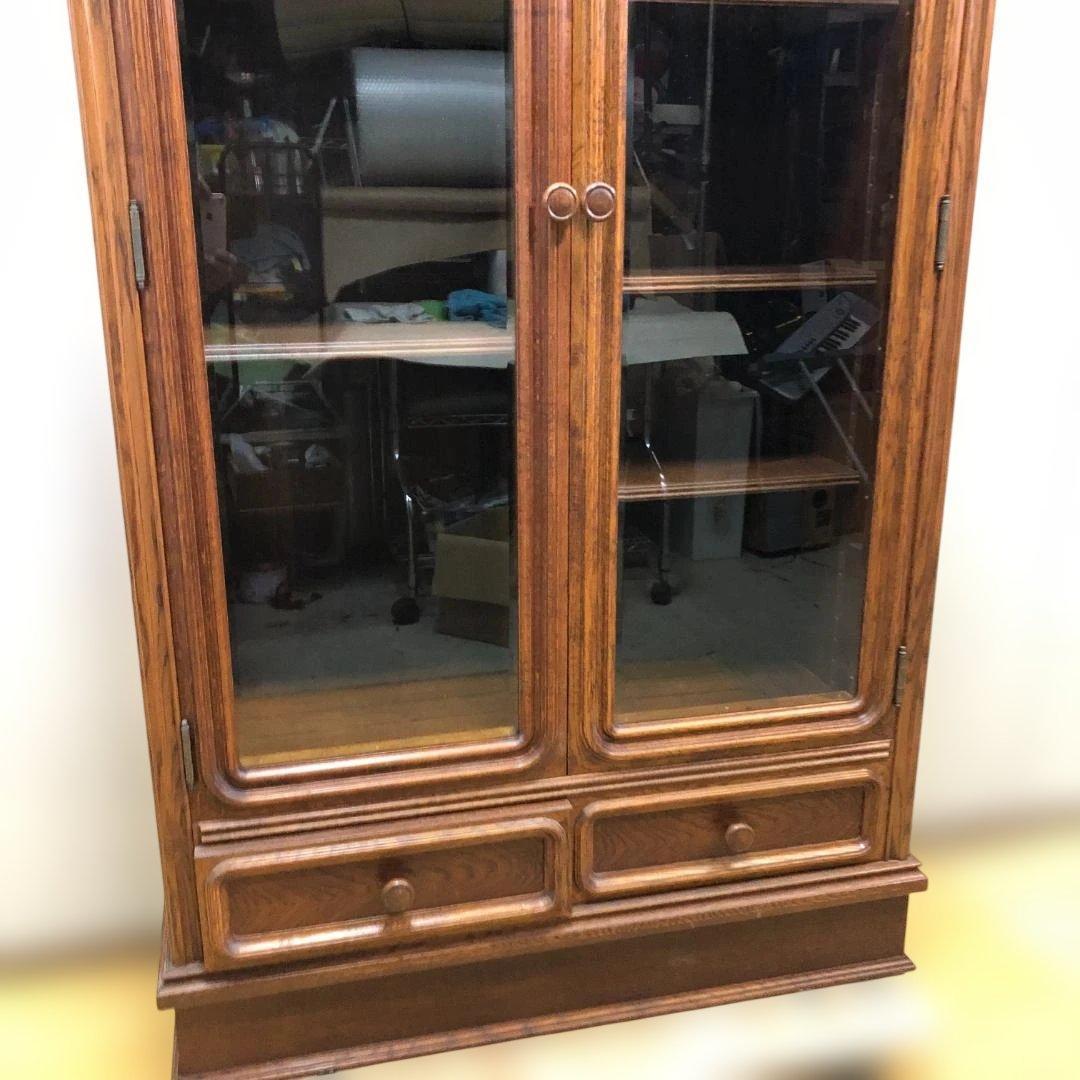 送料無料 高級家具 アンティーク調 木製ガラスキャビネット 飾り棚 251214