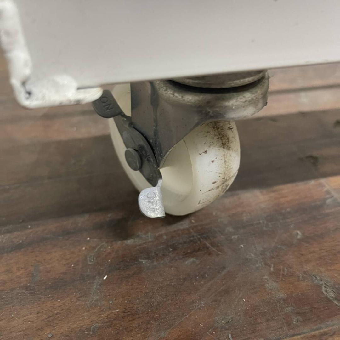 ワイヤーラック 4段 キャスター付き 3台セット バスケット ラック