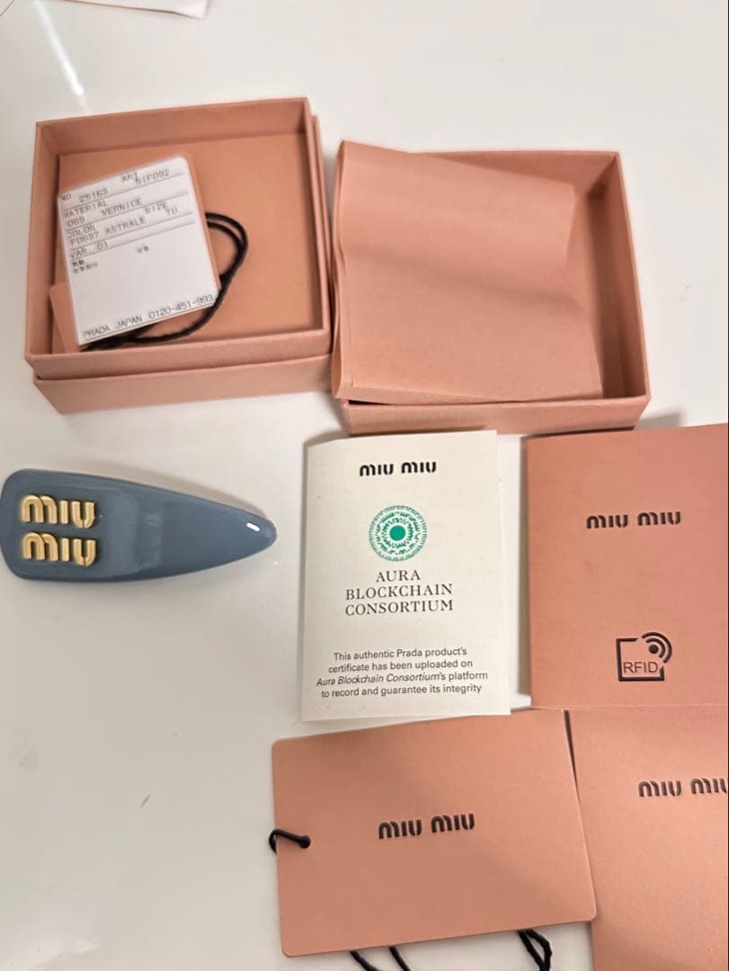 miumiuヘアピンバレッタ