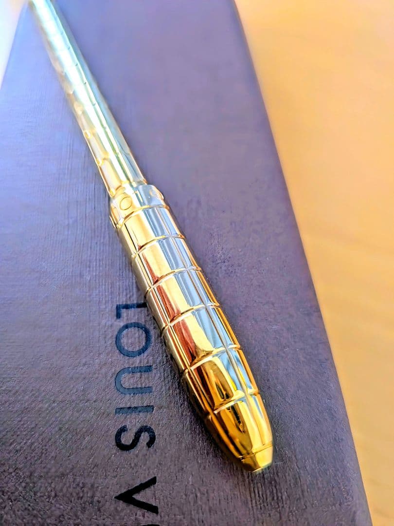 お値下げ致します。美品！専用箱付き LOUIS VUITTON