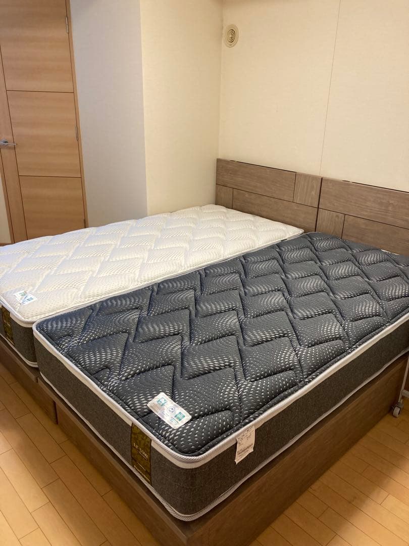 シングルベッドフレーム 跳ね上げ式収納付き（マットレス　ソフト付）1セット