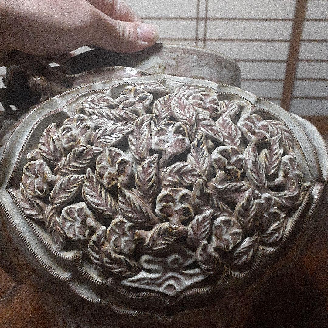 中国元時代釉裏紅　草花貼付け三龍耳壺