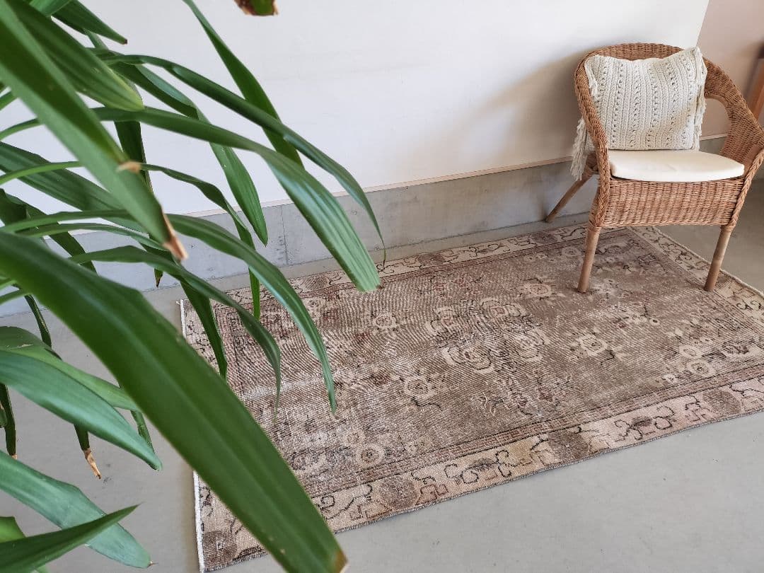 カフェオレブラウンのシノワズリラグ ヴィンテージトルコラグNo.714