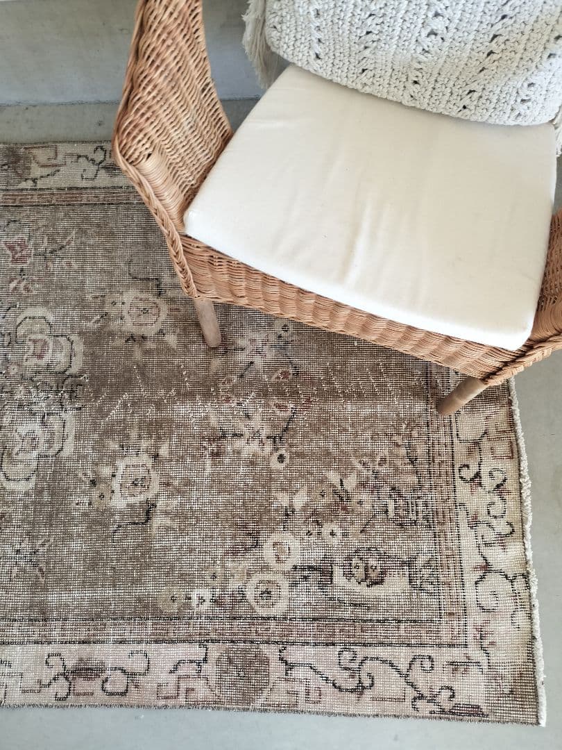 カフェオレブラウンのシノワズリラグ ヴィンテージトルコラグNo.714