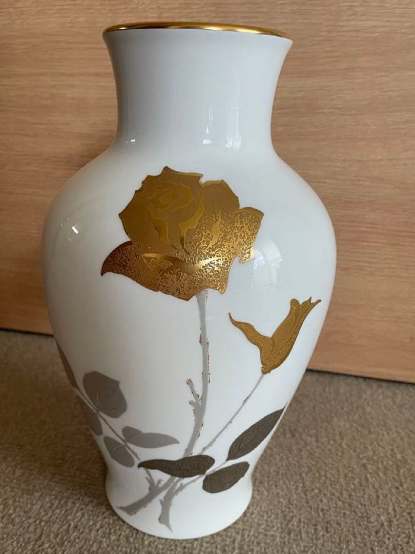 大倉陶園　宮内庁御用達　花瓶　白磁