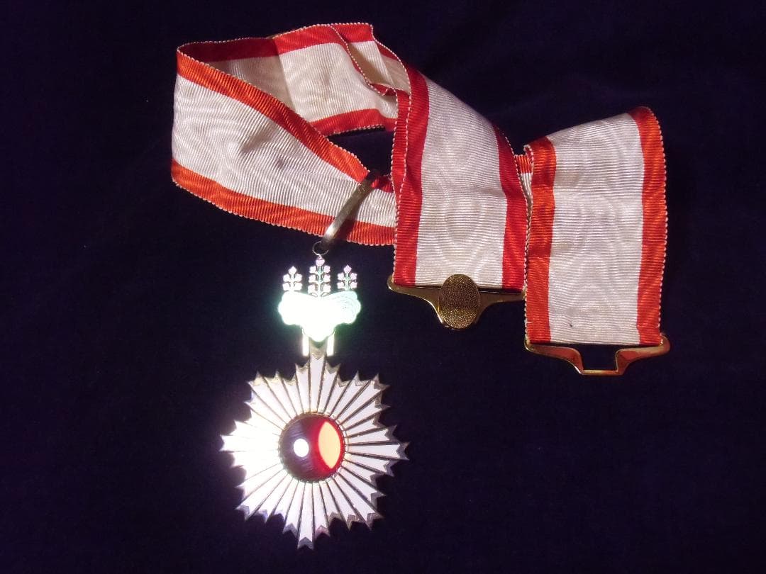 メ*1様 ●日本の勲章/徽章＊勲三等旭日中綬章（実物）