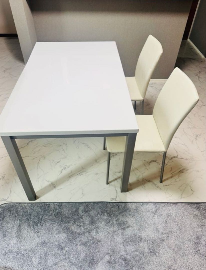 ホワイトダイニングテーブルと椅子4脚セット