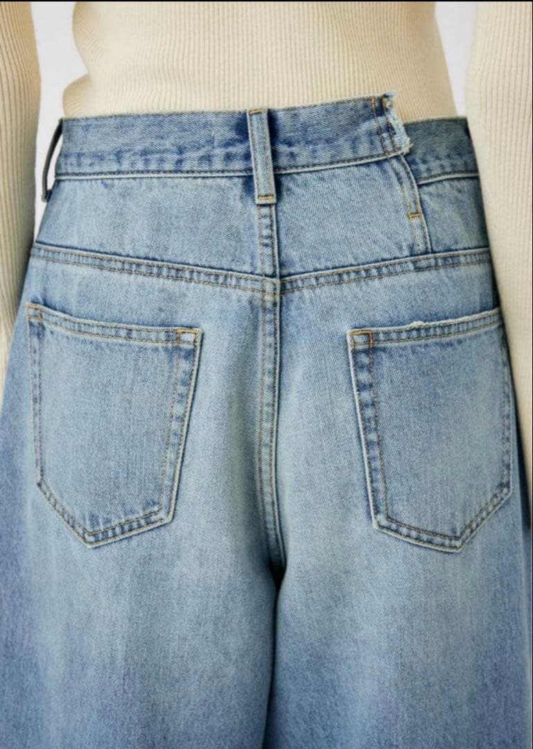 たまき　MOUSSY CROSS WAIST WIDESTRAIGHT 1