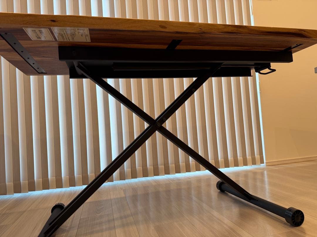 昇降テーブル（アカシヤ無垢材）