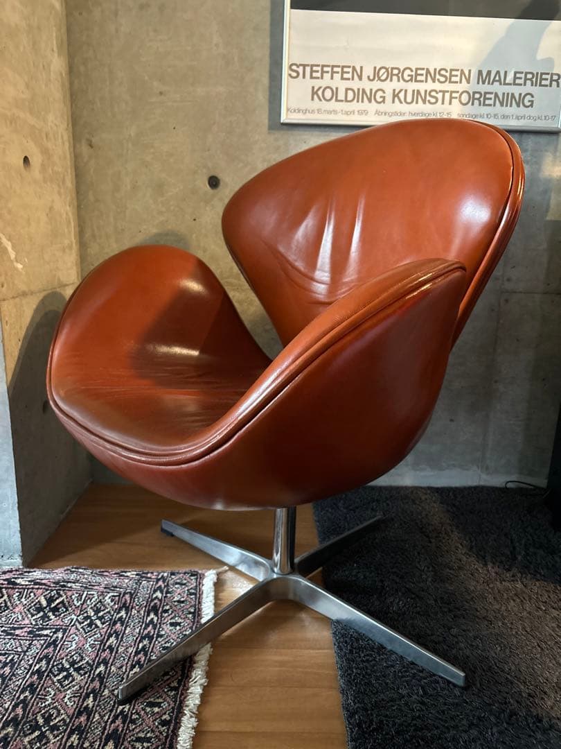 スワンチェアーリプロダクト