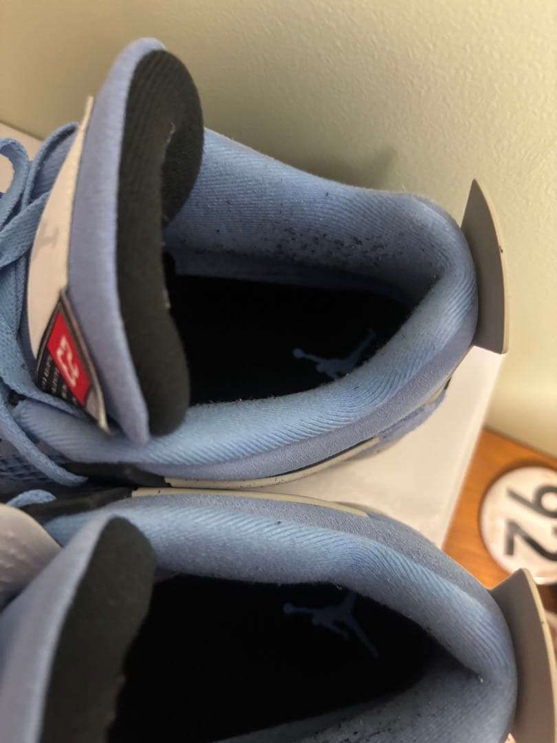 Air Jordan 4 黒タグ付き