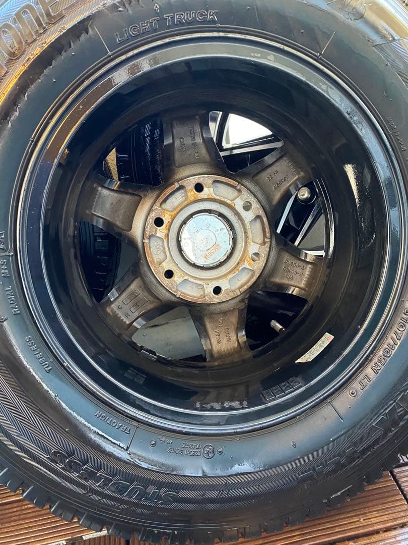 2023年製 ハイエース　スタッドレスタイヤ　ブリヂストン