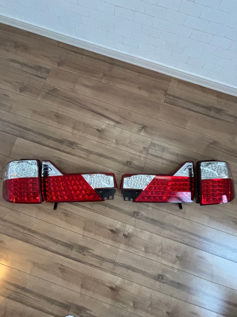 アルファード10系後期ヴァレンティLEDテールランプ 左右セット