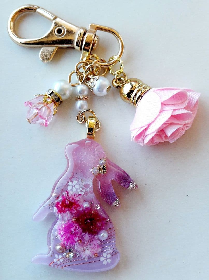 【1446】レジン　うさぎ　チャーム　キ―ホルダー　ハンドメイド