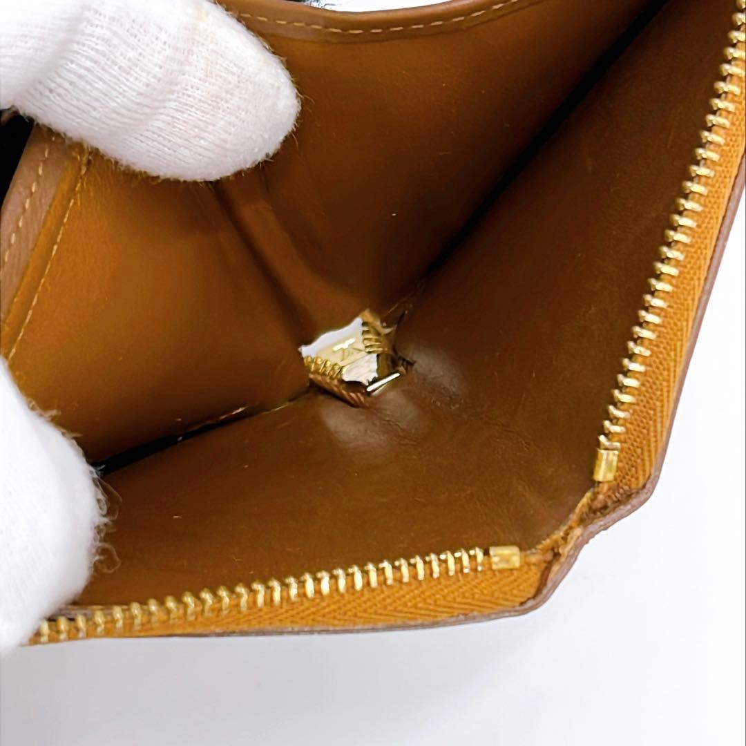 LOUIS VUITTON ルイヴィトン ヴェルニ ブルーム ラウンドジップ