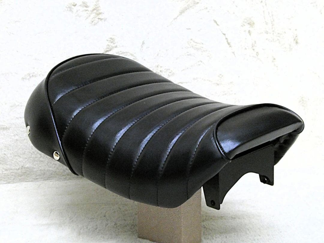 モンキー125 黒皮ボタン タックロールシート /JB02 JB03 JB05