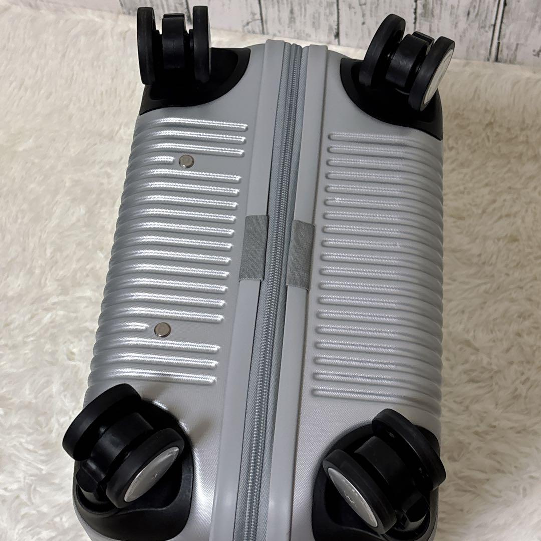 スイスミリタリー 20インチ スーツケース キャリーケース シルバー 機内持込み