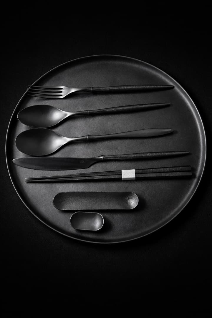 ARAS 大皿ウェーブ ＆ カトラリー7点セット（ブラック）