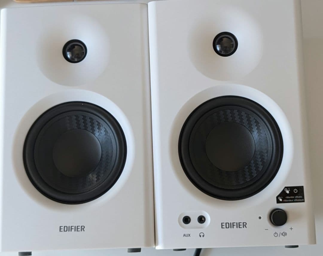 EDIFIRE MR4(ホワイト)