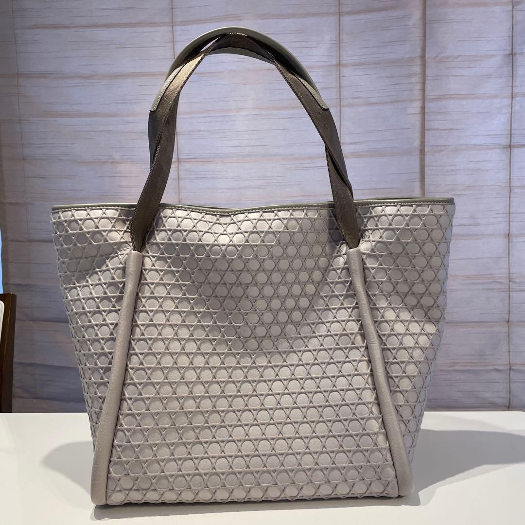 ♡極美品✨LAQUOH ラクーオ　エンボスボンディング　トート　♡