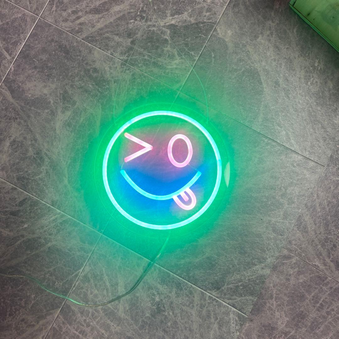 ネオンサイン　顔文字　オリジナル　レインボースマイル