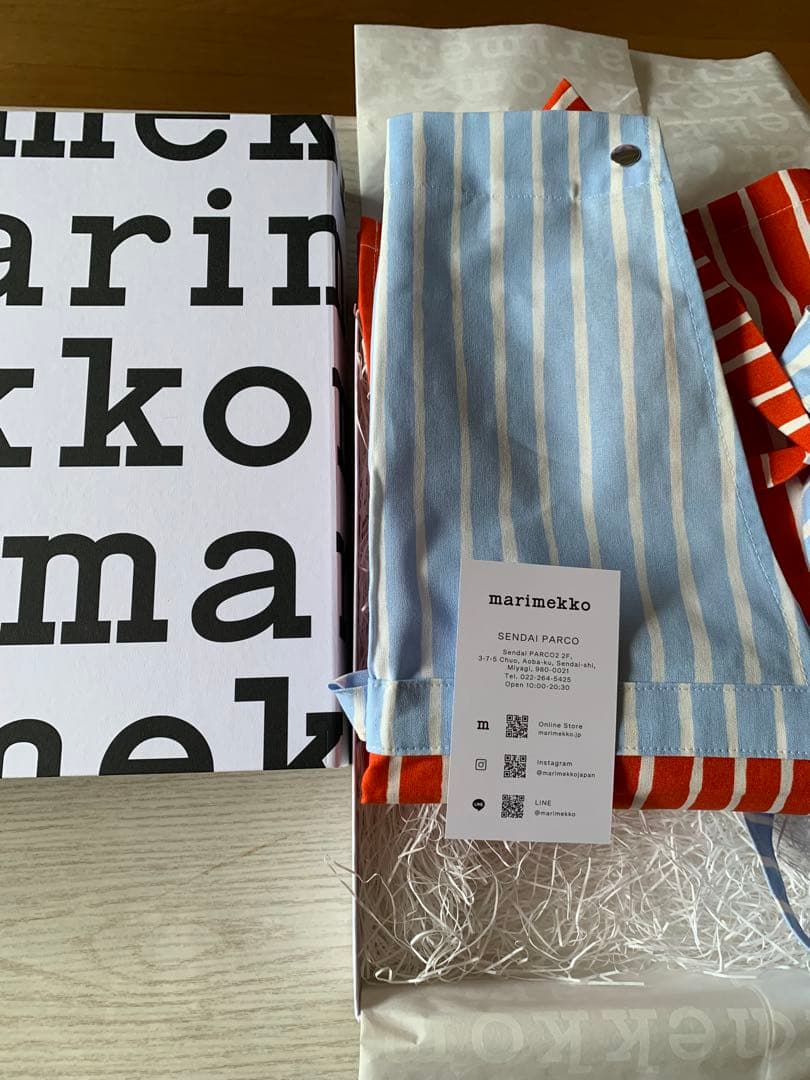 marimekko ストライプエプロン 新品　フリーサイズ　箱入り　未使用