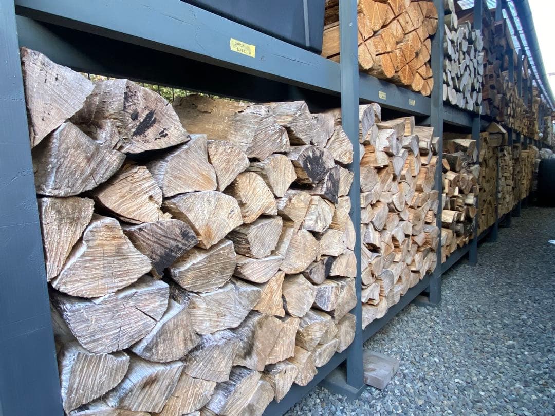 乾燥薪　100kgあたり8000円　500kgあります　リンボク、欅、コナラ、桜